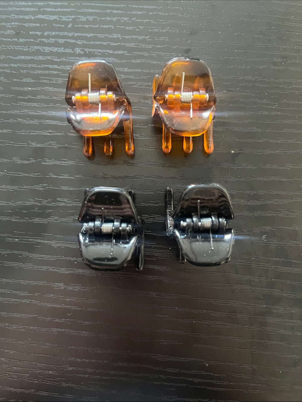 Set of 4 Mini Jaw Hair Clips in Black and Amber